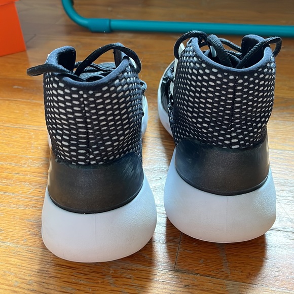 Under Armor HOVR Havoc basketball shoes - Picture 2 of 4